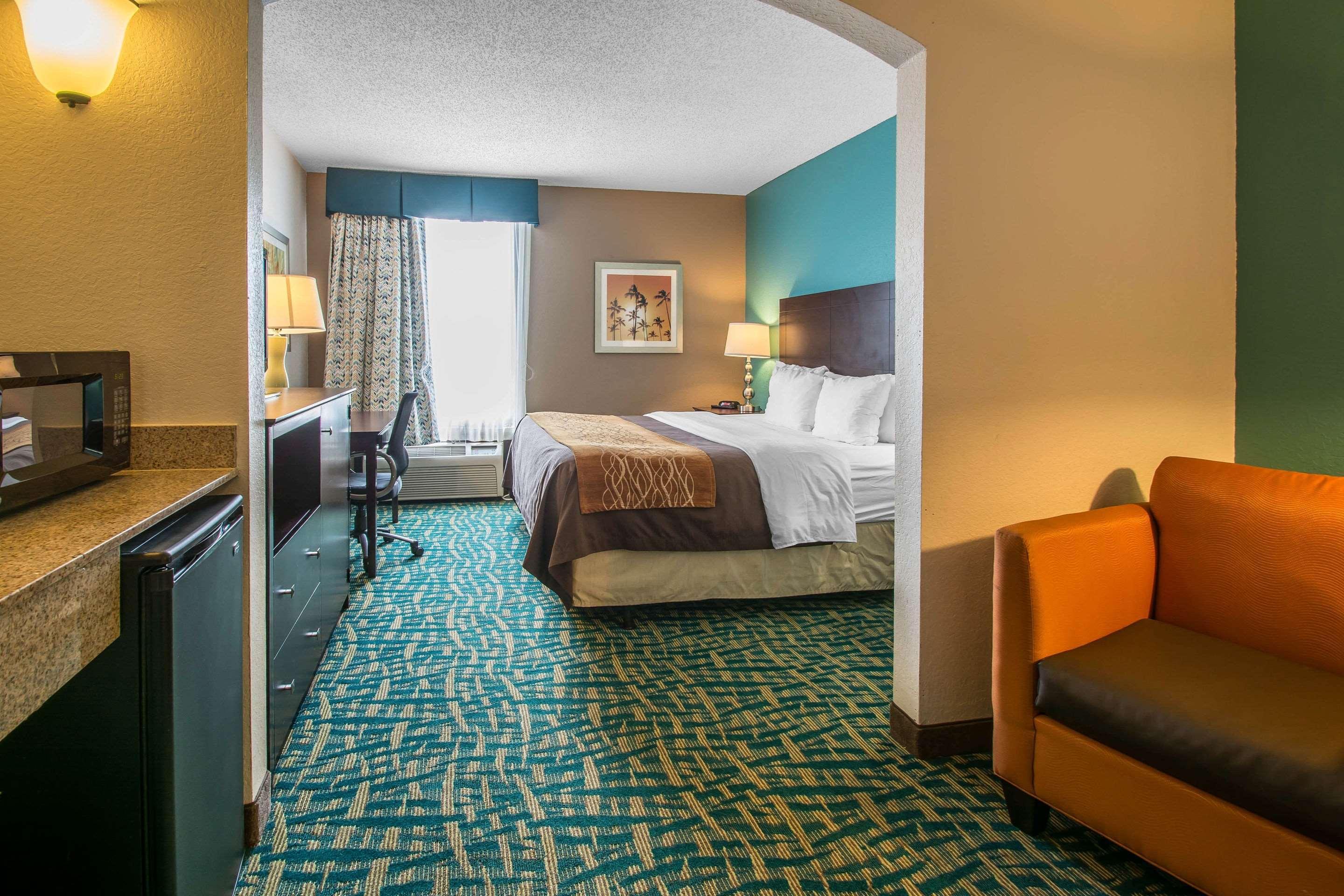 Comfort Inn & Suites Fort Lauderdale West Turnpike Lauderdale Lakes Exterior photo