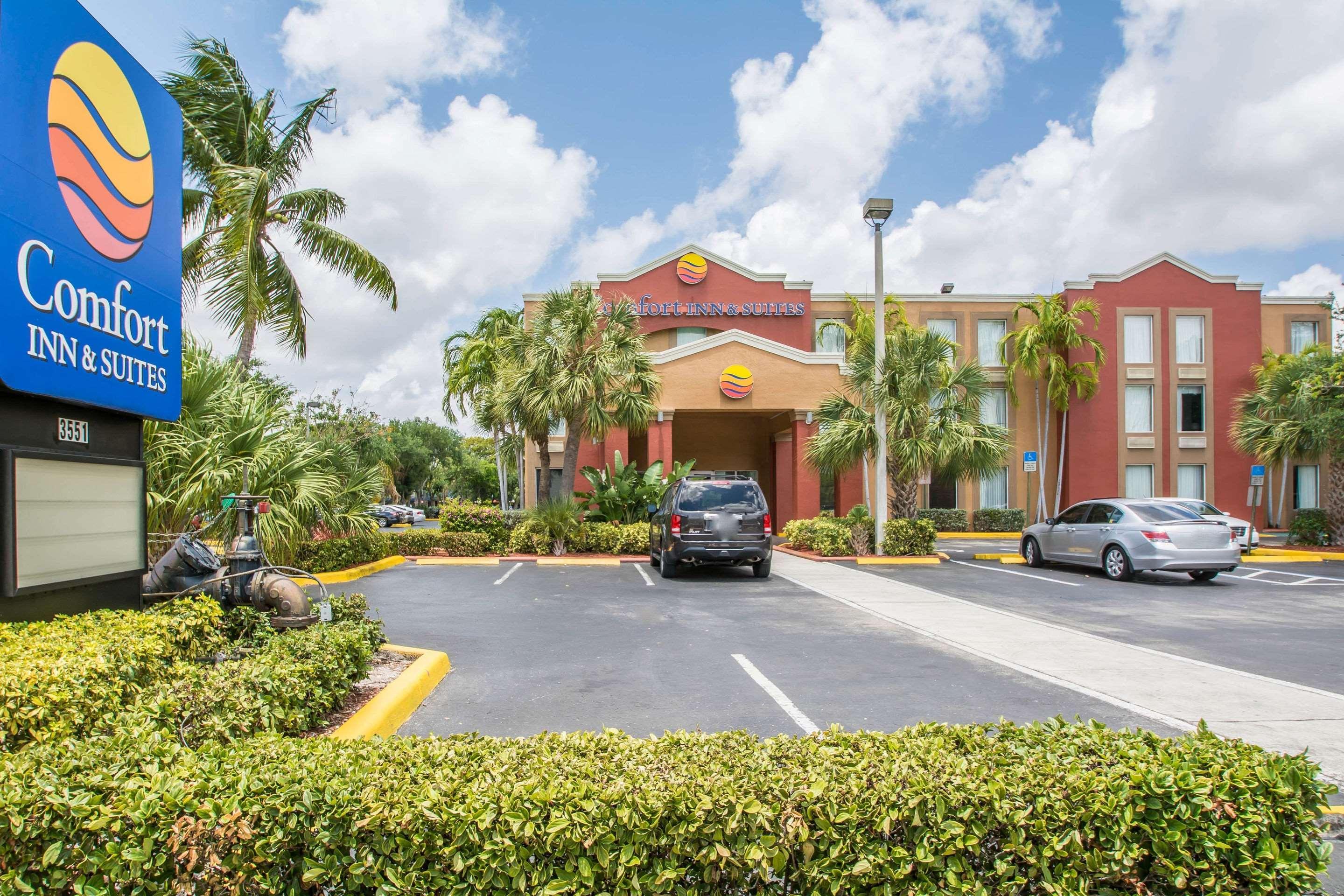 Comfort Inn & Suites Fort Lauderdale West Turnpike Lauderdale Lakes Exterior photo