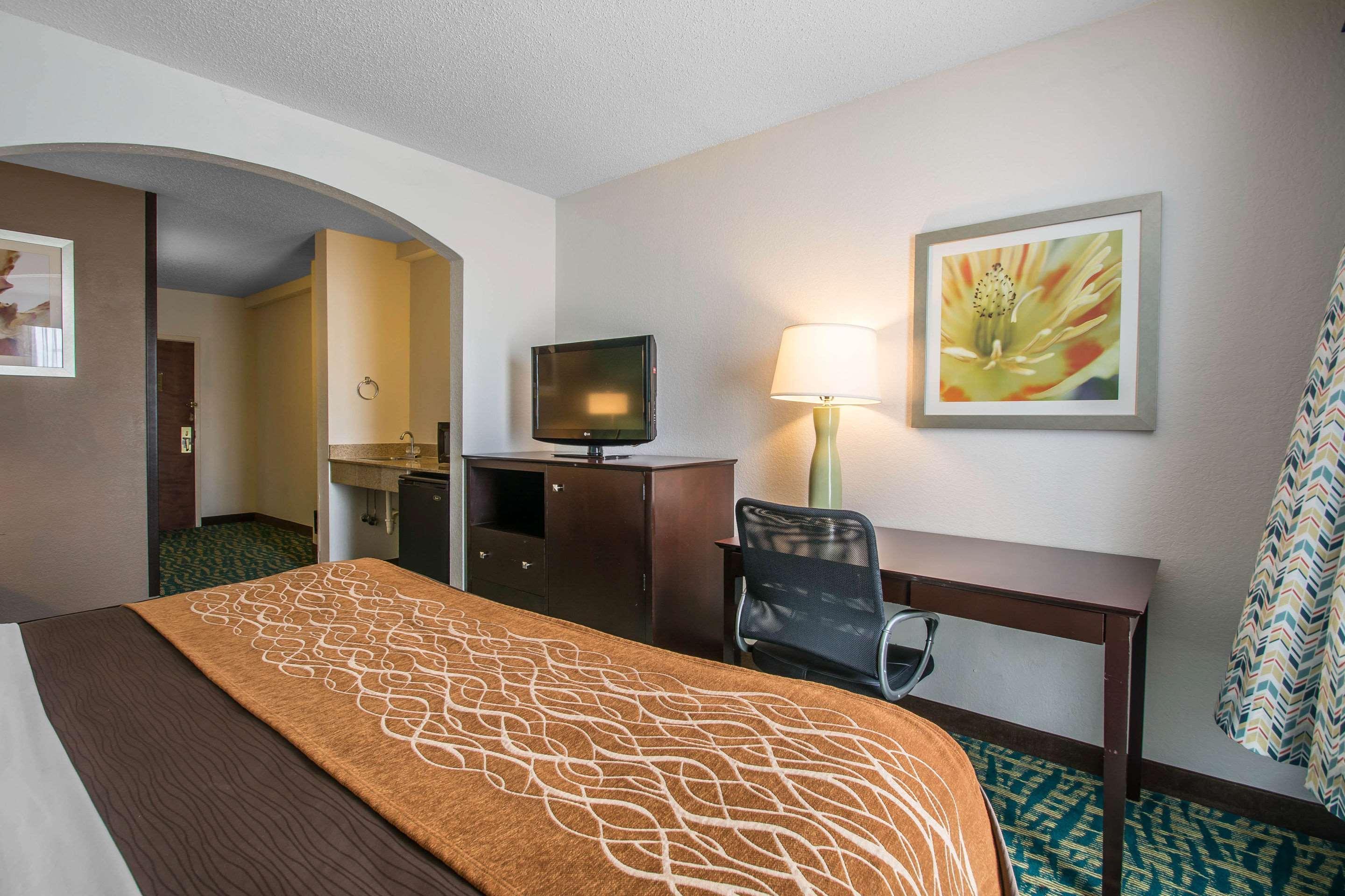 Comfort Inn & Suites Fort Lauderdale West Turnpike Lauderdale Lakes Exterior photo