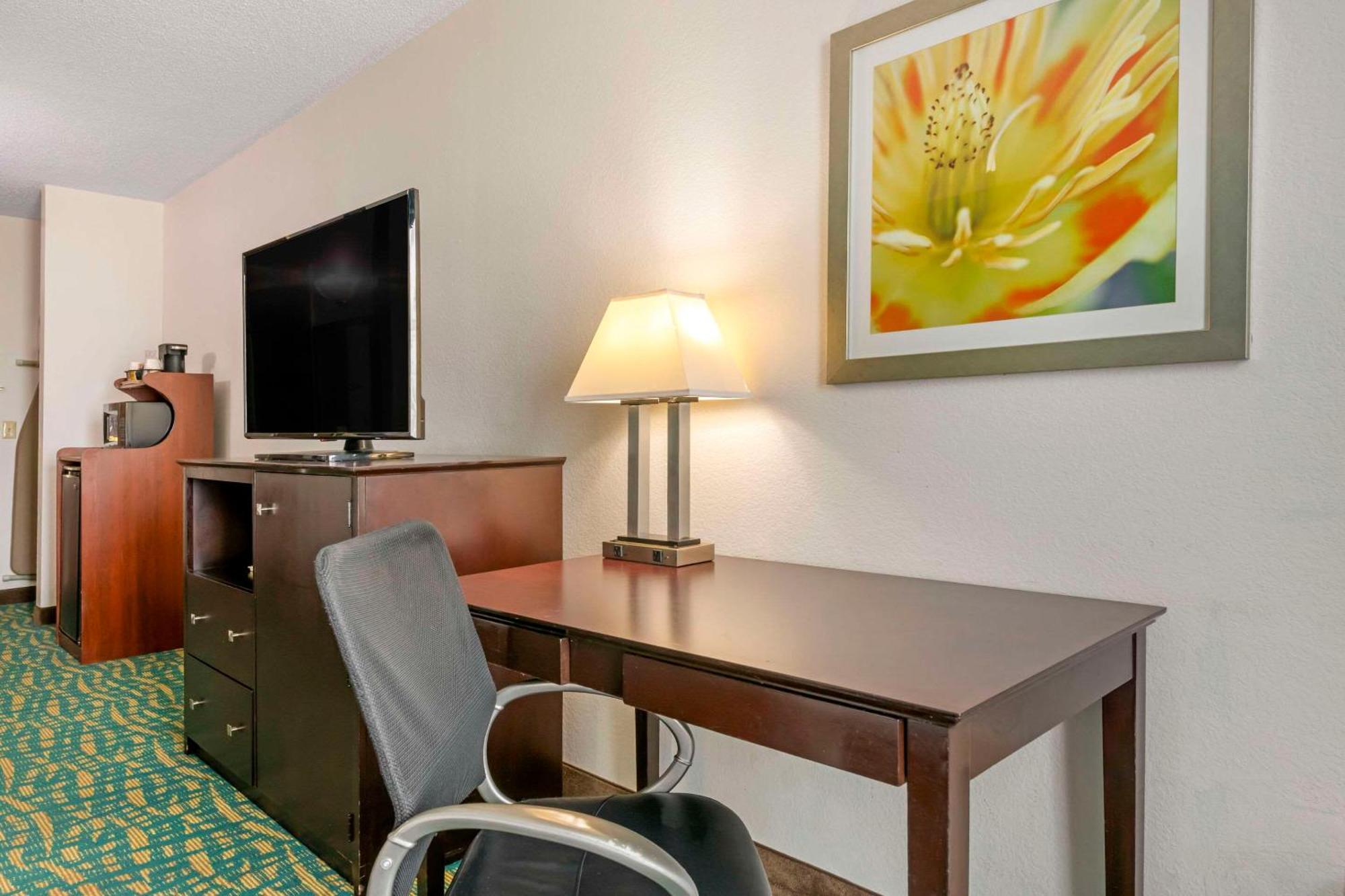 Comfort Inn & Suites Fort Lauderdale West Turnpike Lauderdale Lakes Exterior photo